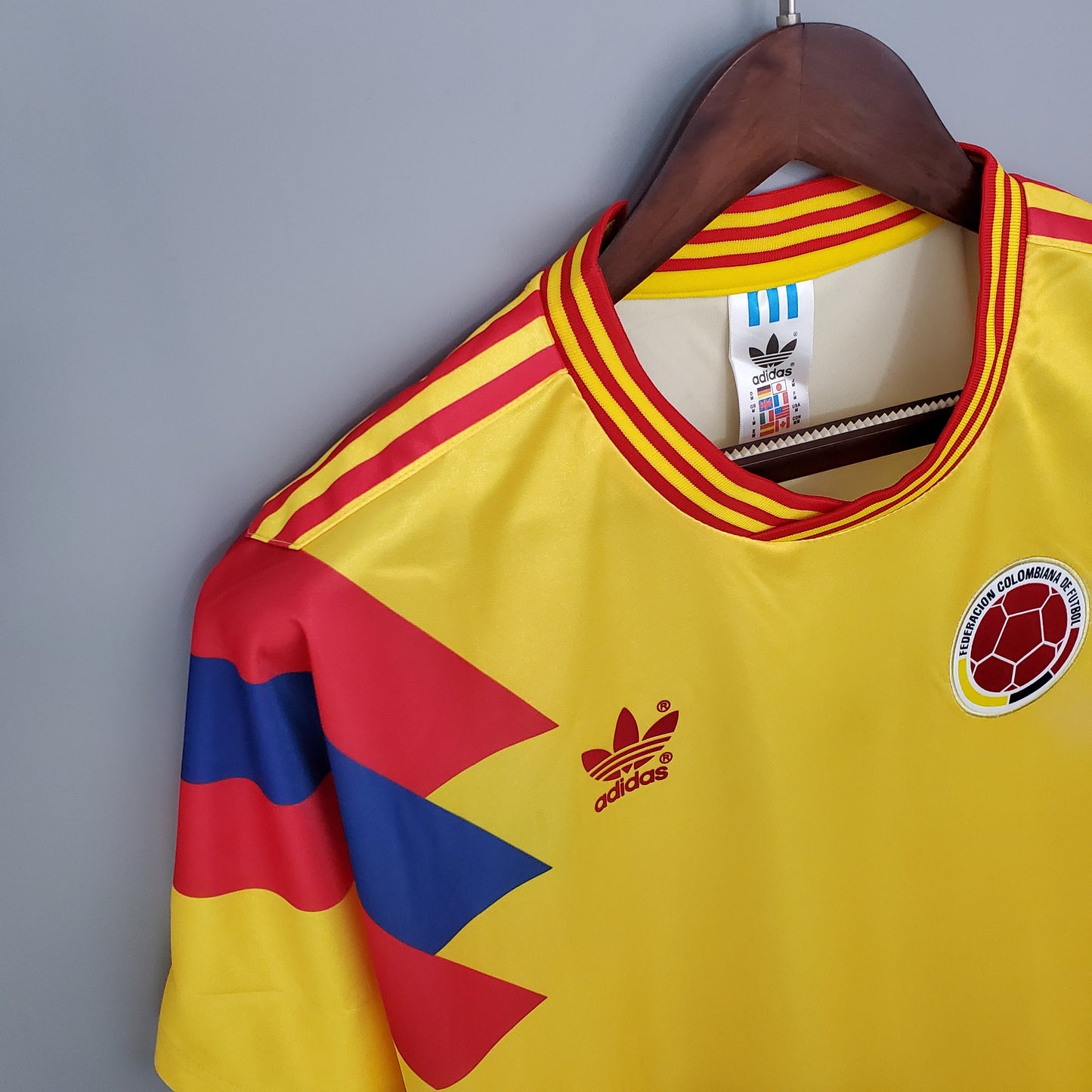 Retro Colombia 1990 Home