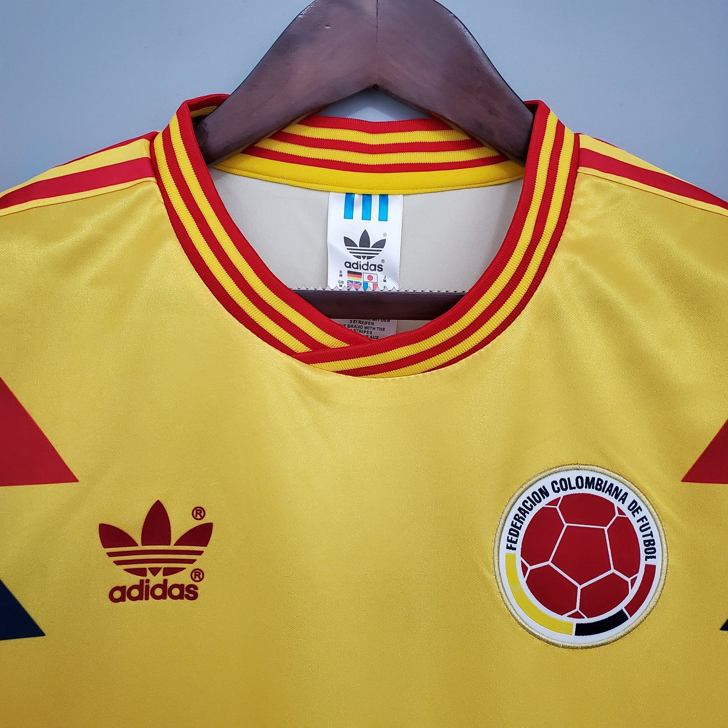 Retro Colombia 1990 Home