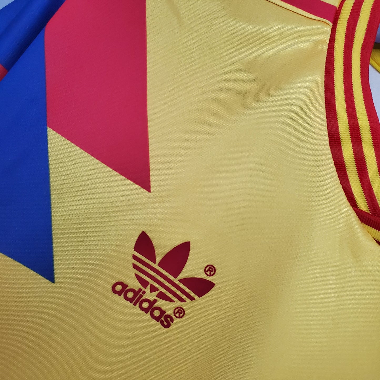 Retro Colombia 1990 Home